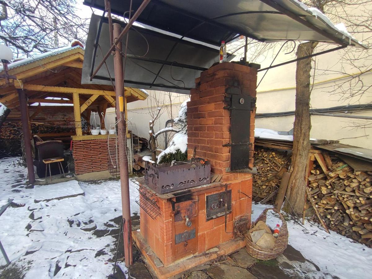 Guesthouse U Dida Viktora Yaremche Exterior foto