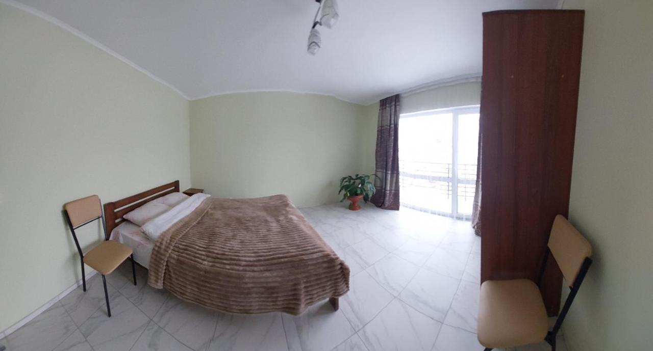 Guesthouse U Dida Viktora Yaremche Exterior foto