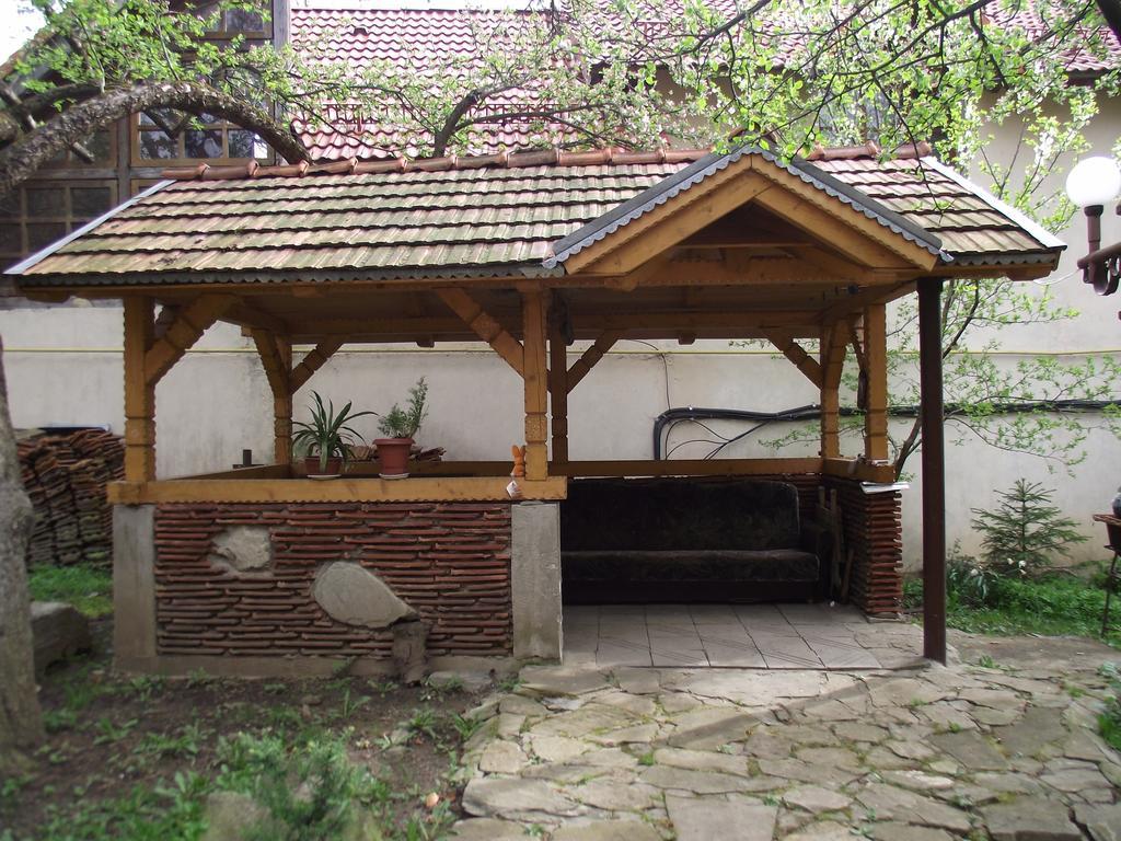 Guesthouse U Dida Viktora Yaremche Exterior foto