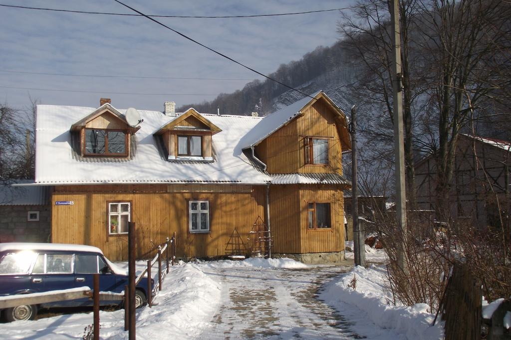 Guesthouse U Dida Viktora Yaremche Exterior foto